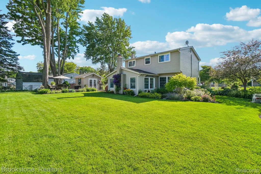 2668 Caterham Drive Waterford Charter Township MI 48329