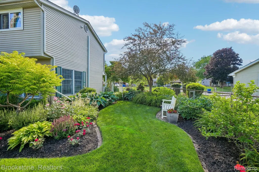 2668 Caterham Drive Waterford Charter Township MI 48329