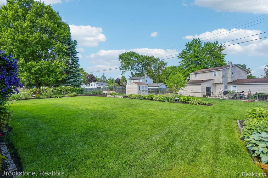 2668 Caterham Drive Waterford Charter Township MI 48329
