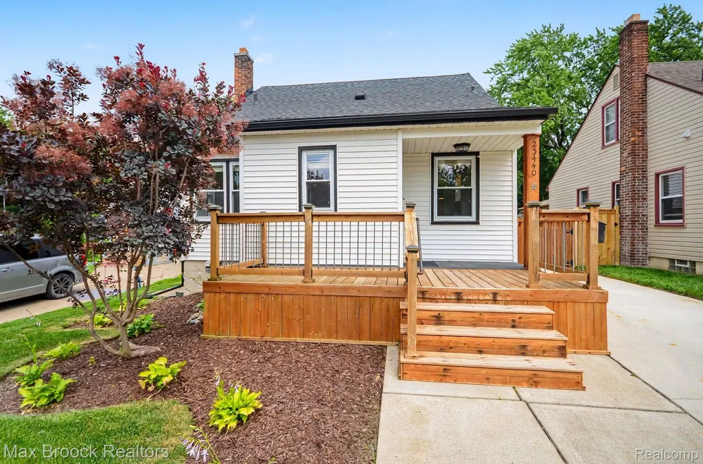 23440 Republic Avenue Oak Park City MI 48237