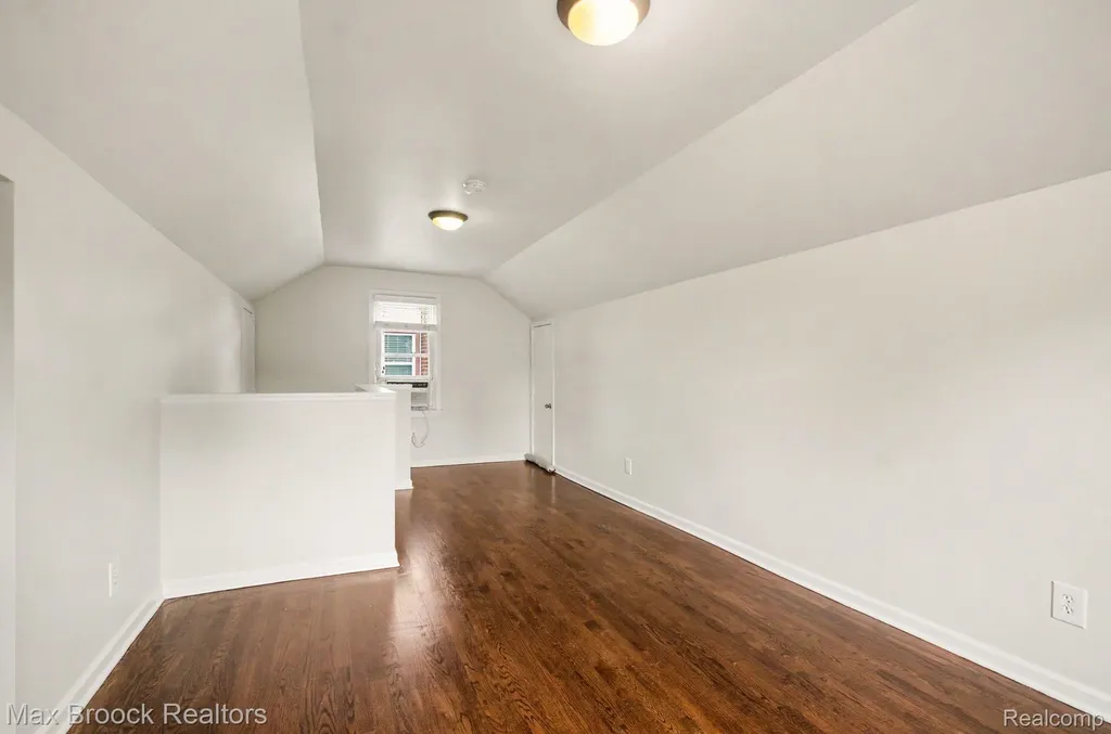23440 Republic Avenue Oak Park City MI 48237