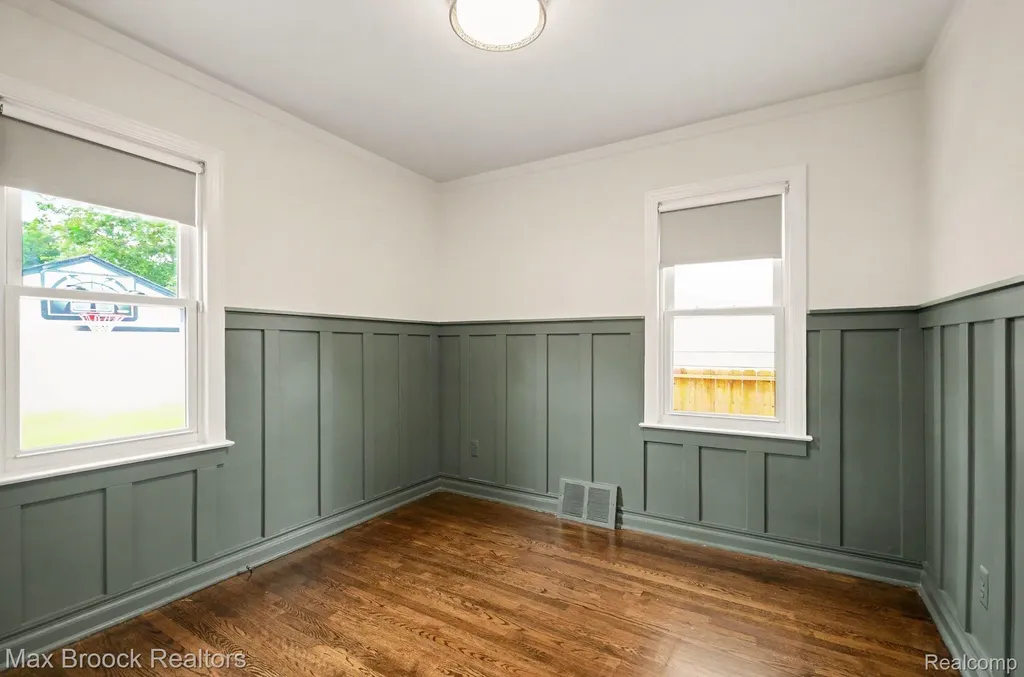 23440 Republic Avenue Oak Park City MI 48237