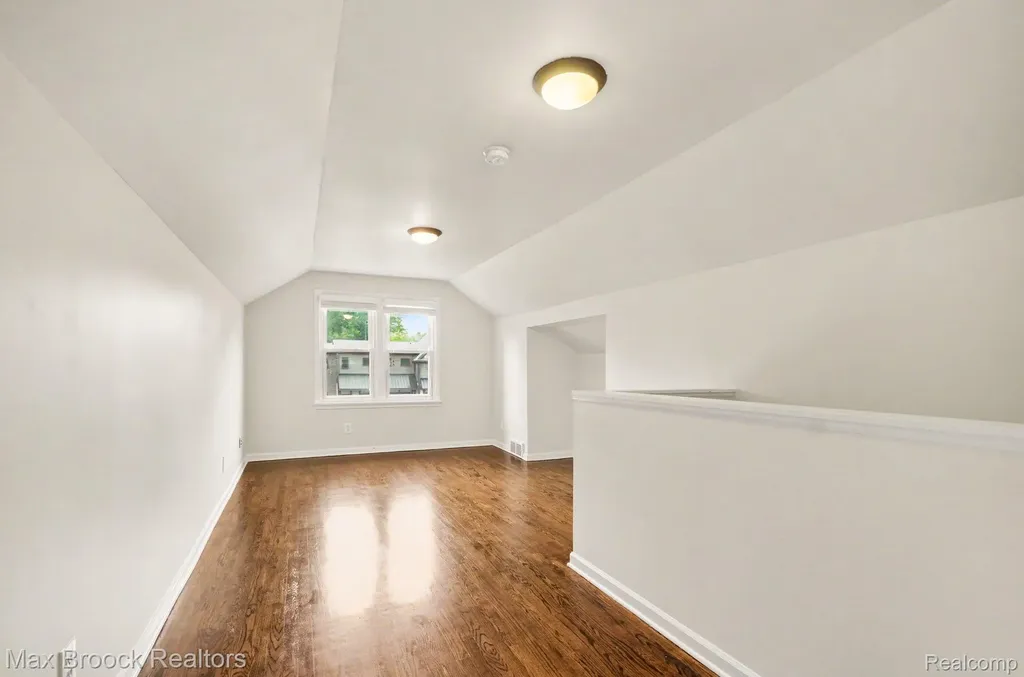 23440 Republic Avenue Oak Park City MI 48237