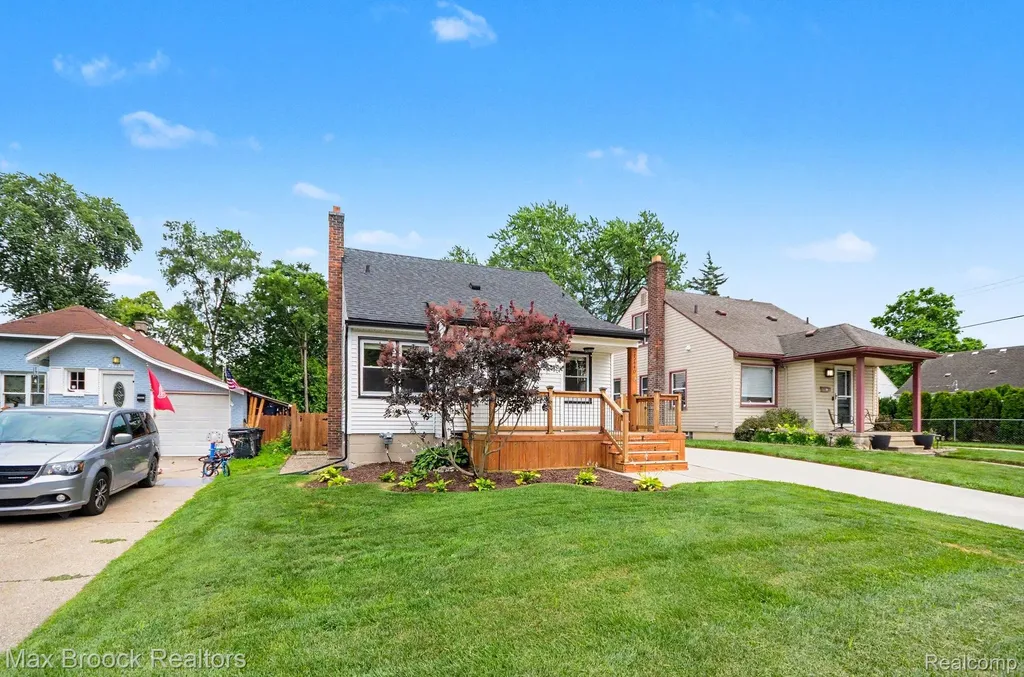 23440 Republic Avenue Oak Park City MI 48237