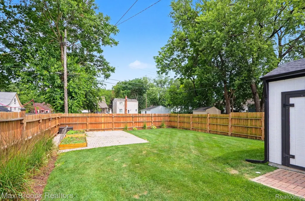 23440 Republic Avenue Oak Park City MI 48237