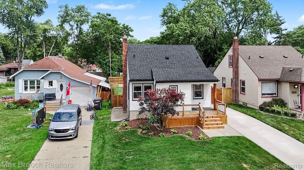 23440 Republic Avenue Oak Park City MI 48237