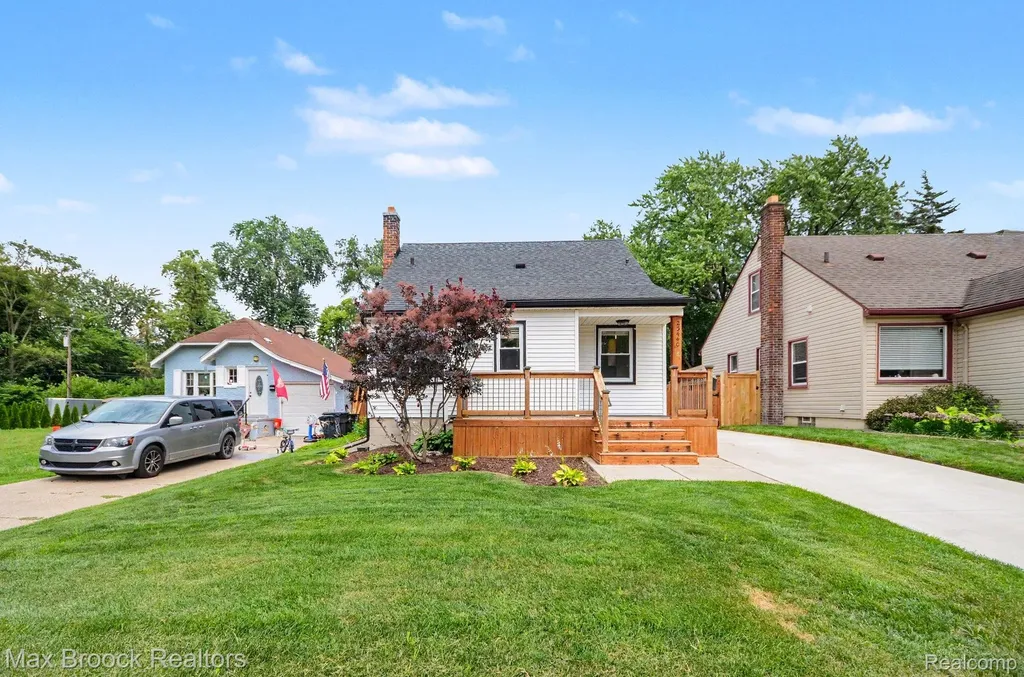 23440 Republic Avenue Oak Park City MI 48237
