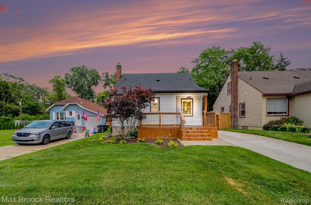 23440 Republic Avenue Oak Park City MI 48237