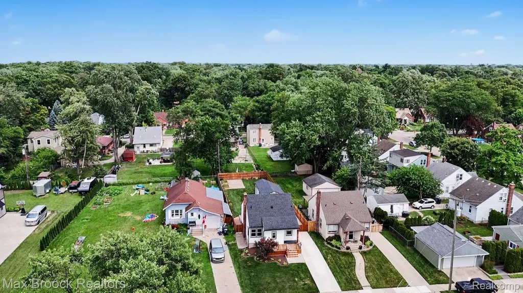 23440 Republic Avenue Oak Park City MI 48237