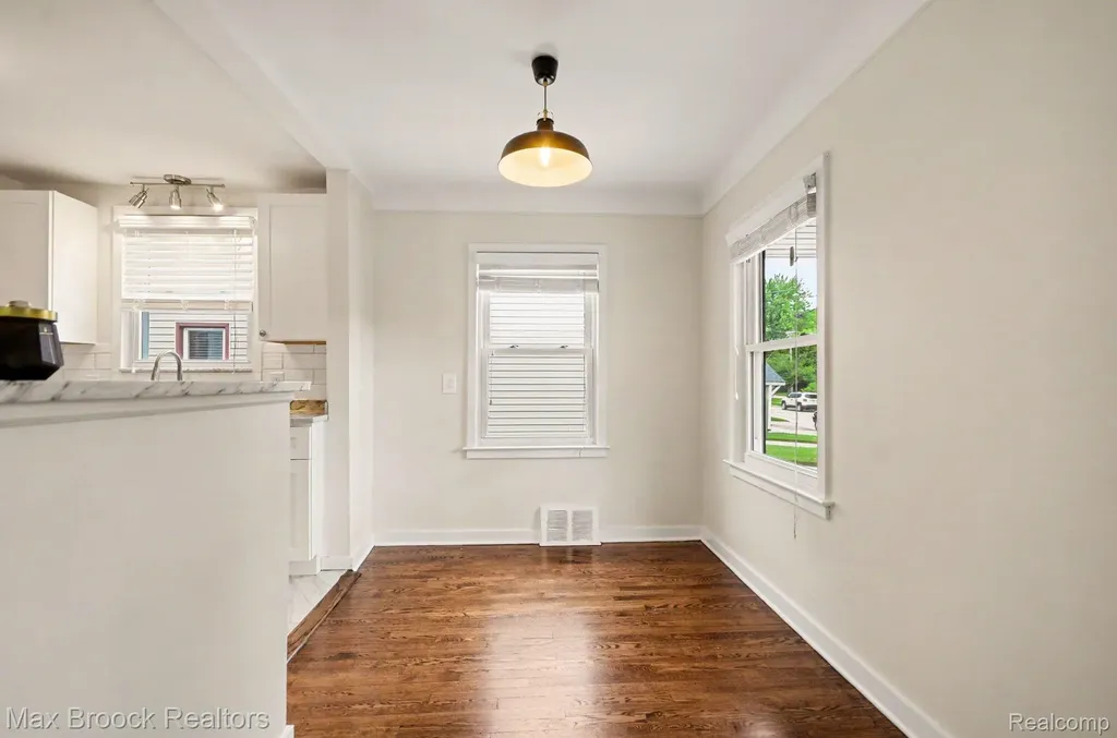 23440 Republic Avenue Oak Park City MI 48237