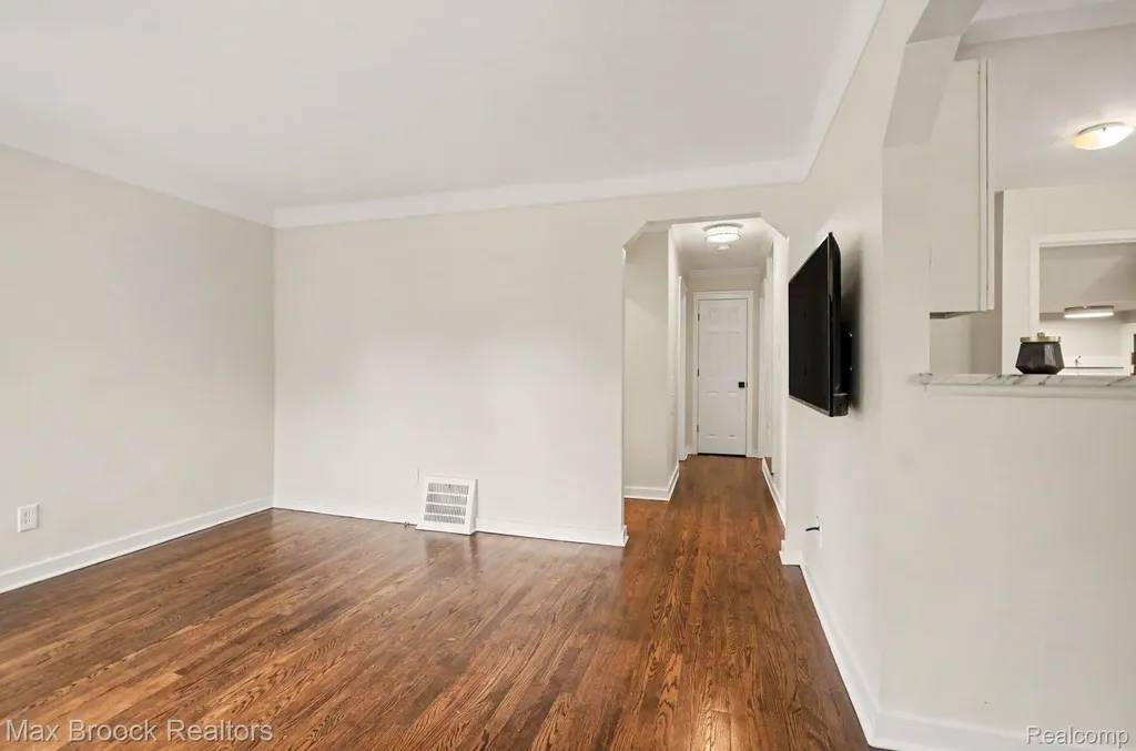 23440 Republic Avenue Oak Park City MI 48237