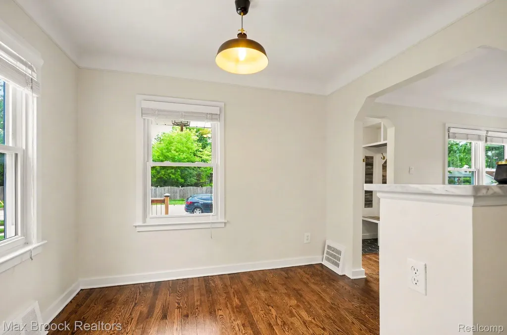 23440 Republic Avenue Oak Park City MI 48237