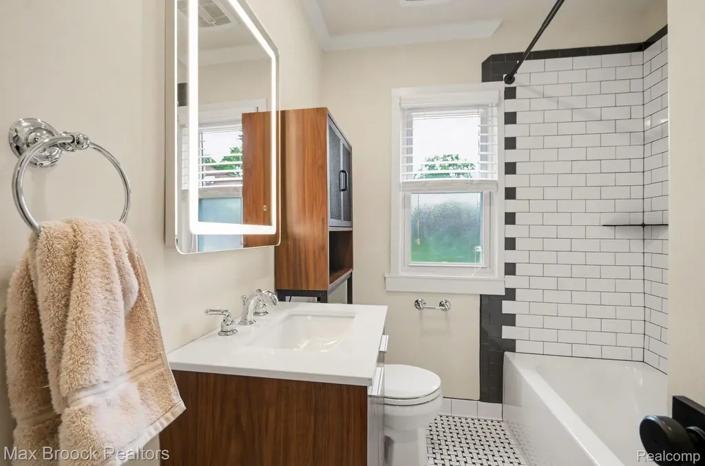 23440 Republic Avenue Oak Park City MI 48237
