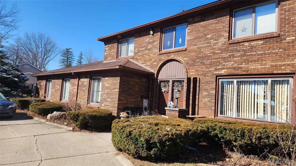 35312 Northmont Drive Farmington Hills City MI 48331