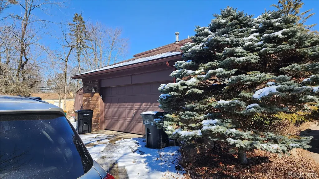 35312 Northmont Drive Farmington Hills City MI 48331