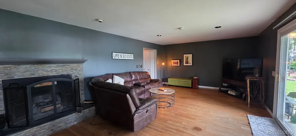 3285 Mapledale Street Commerce Charter Township MI 48382