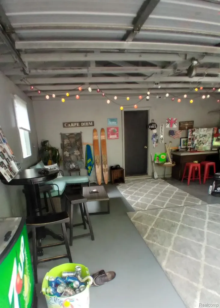 3285 Mapledale Street Commerce Charter Township MI 48382