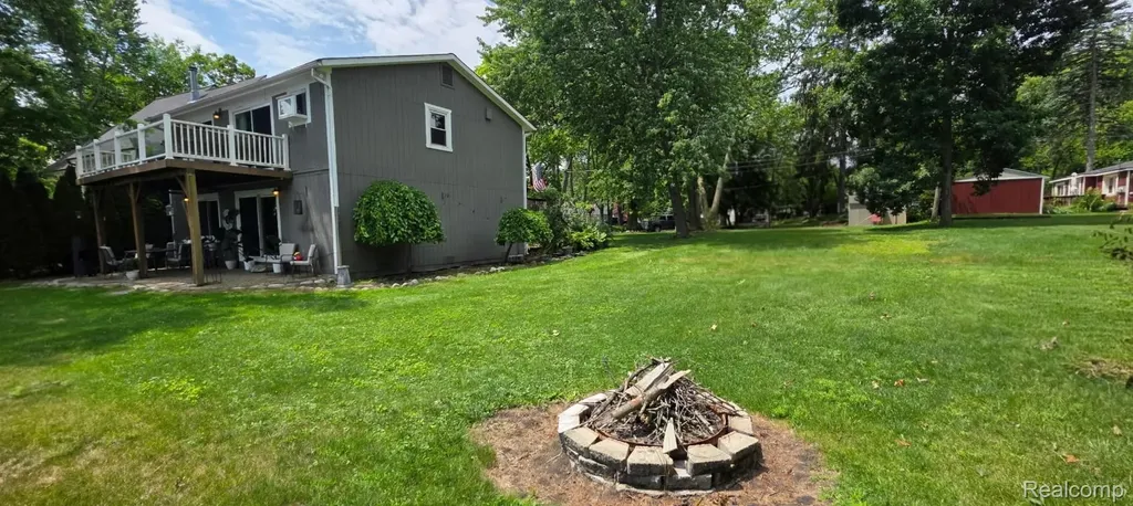 3285 Mapledale Street Commerce Charter Township MI 48382