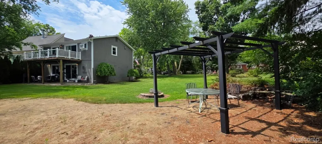3285 Mapledale Street Commerce Charter Township MI 48382
