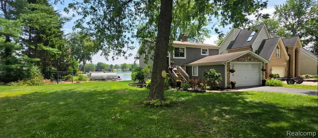 3285 Mapledale Street Commerce Charter Township MI 48382