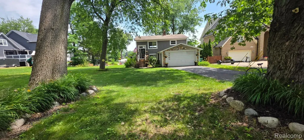 3285 Mapledale Street Commerce Charter Township MI 48382