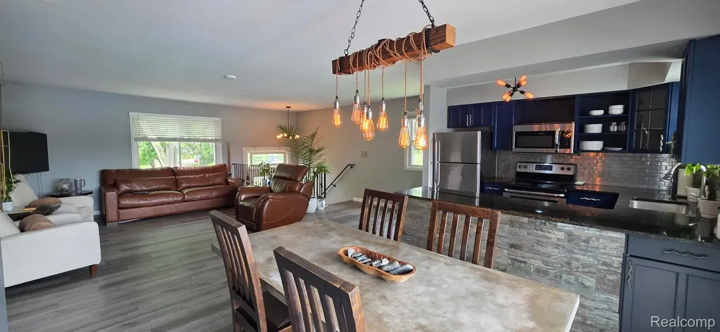3285 Mapledale Street Commerce Charter Township MI 48382