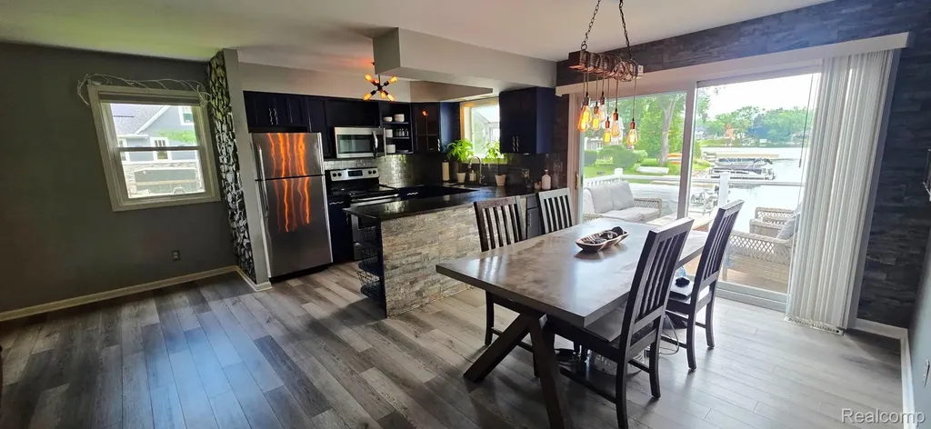 3285 Mapledale Street Commerce Charter Township MI 48382