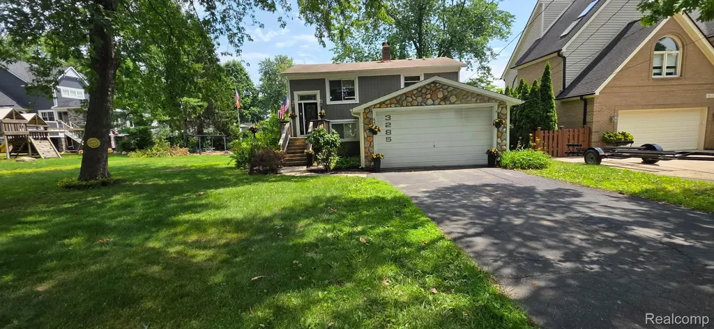 3285 Mapledale Street Commerce Charter Township MI 48382