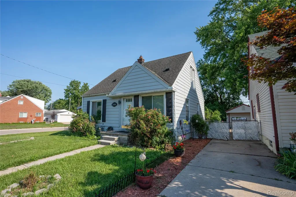21501 Carlysle Street Dearborn City MI 48124
