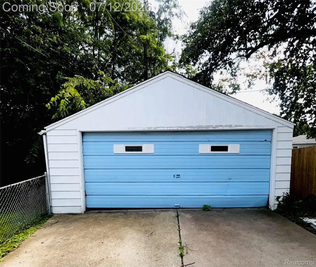 2406 Gold Avenue Flint City MI 48503