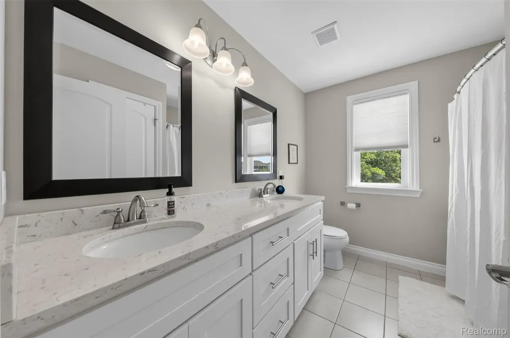 2429 Walnut View Drive Hartland Township MI 48855