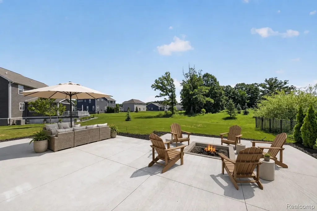 2429 Walnut View Drive Hartland Township MI 48855