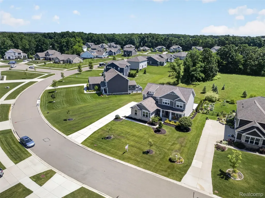 2429 Walnut View Drive Hartland Township MI 48855