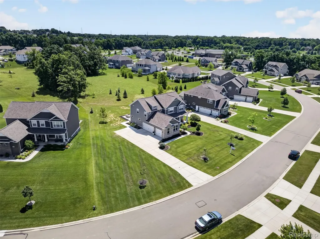 2429 Walnut View Drive Hartland Township MI 48855