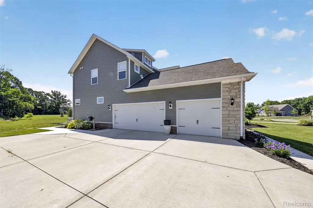 2429 Walnut View Drive Hartland Township MI 48855