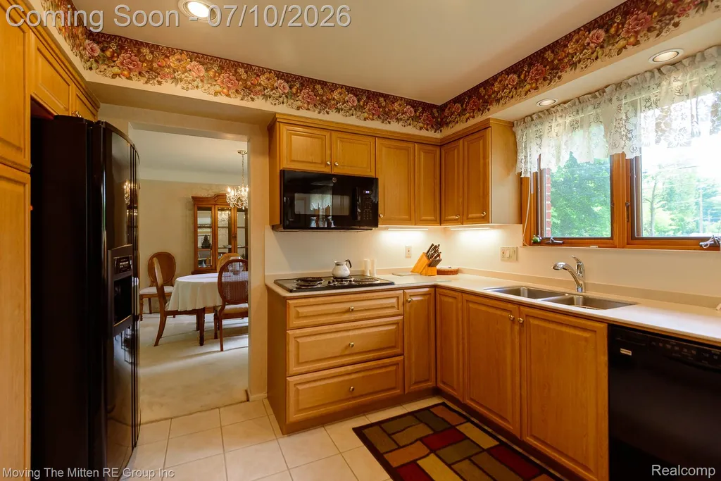 16359 Alpine Drive Livonia City MI 48154