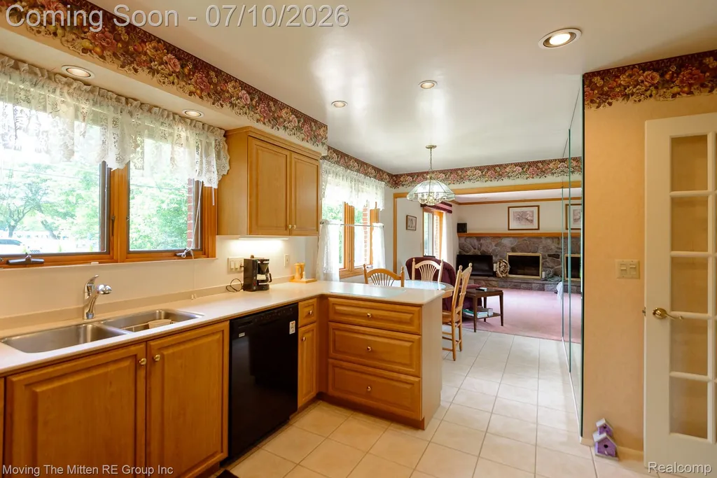 16359 Alpine Drive Livonia City MI 48154