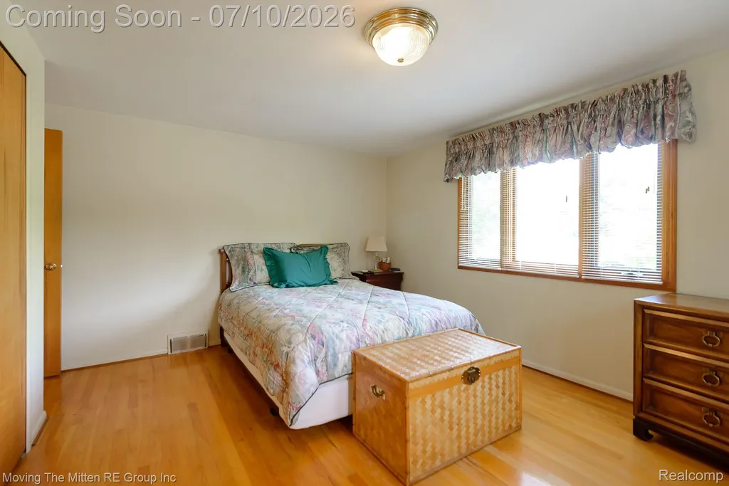16359 Alpine Drive Livonia City MI 48154