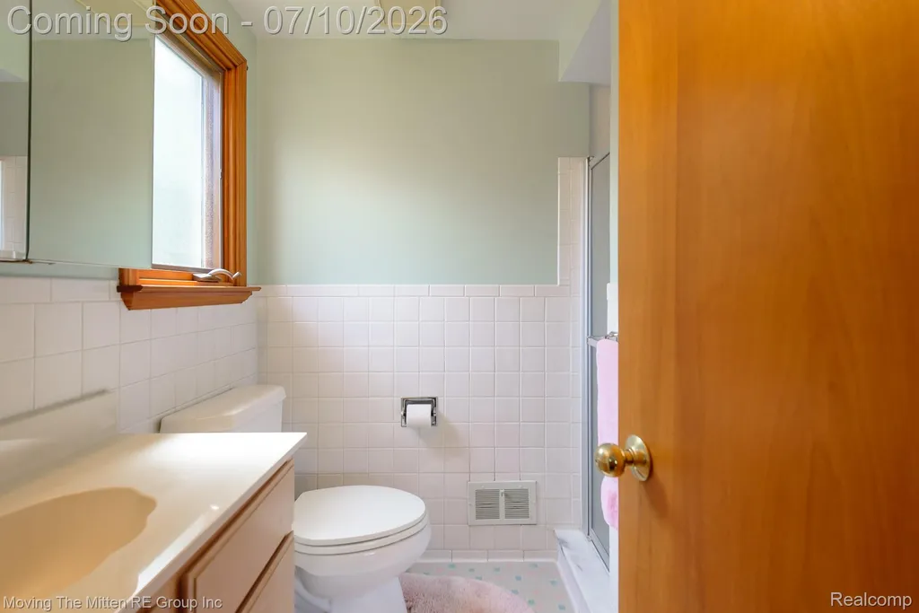 16359 Alpine Drive Livonia City MI 48154