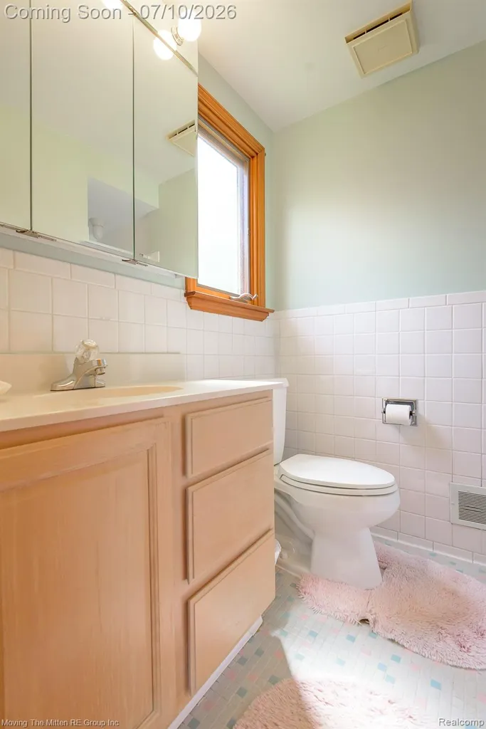 16359 Alpine Drive Livonia City MI 48154