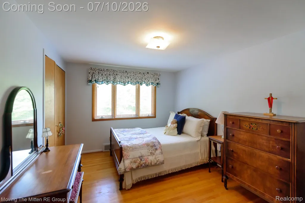 16359 Alpine Drive Livonia City MI 48154