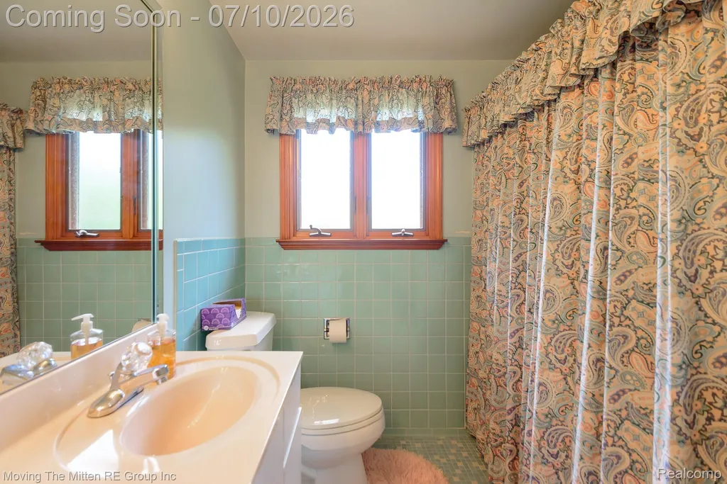 16359 Alpine Drive Livonia City MI 48154