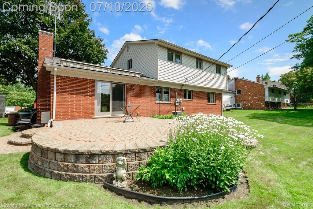 16359 Alpine Drive Livonia City MI 48154