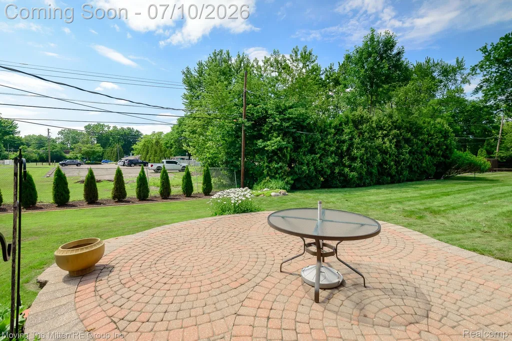 16359 Alpine Drive Livonia City MI 48154