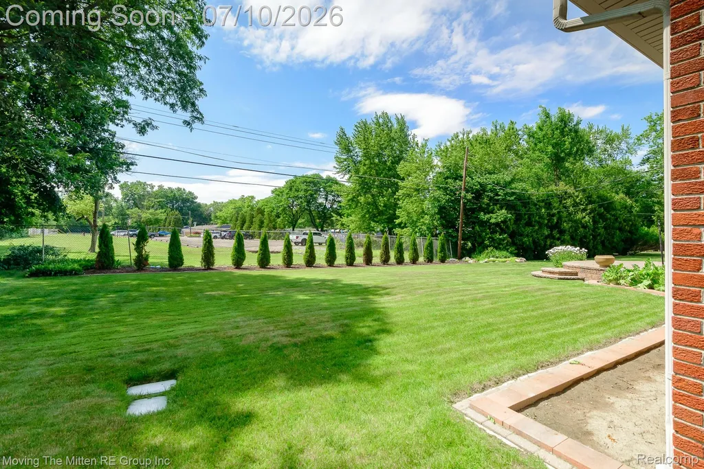 16359 Alpine Drive Livonia City MI 48154