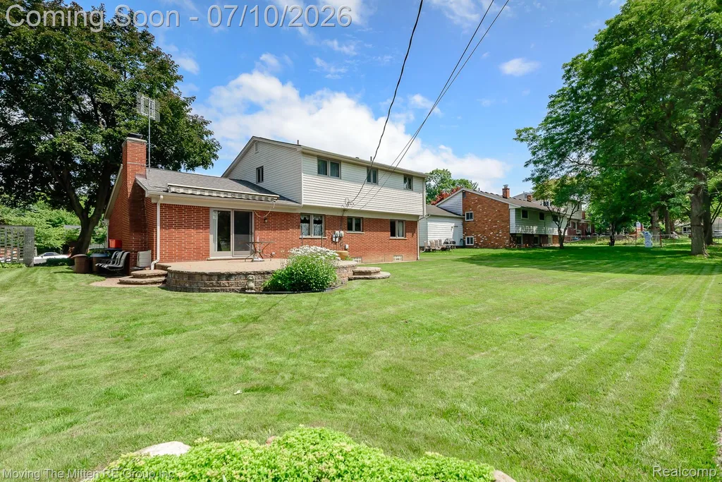16359 Alpine Drive Livonia City MI 48154