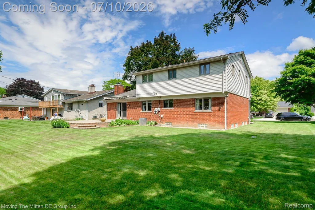 16359 Alpine Drive Livonia City MI 48154