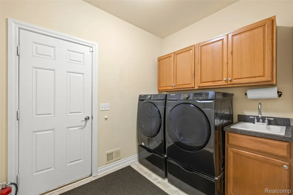 10182 Edgewood Drive Grand Blanc Charter Township MI 48439