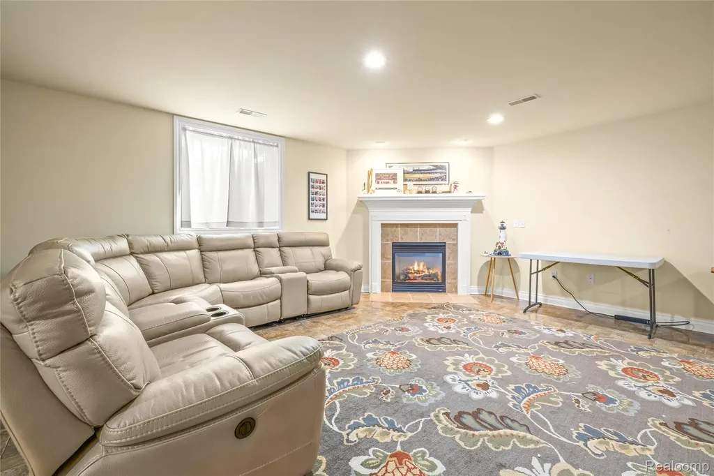 10182 Edgewood Drive Grand Blanc Charter Township MI 48439