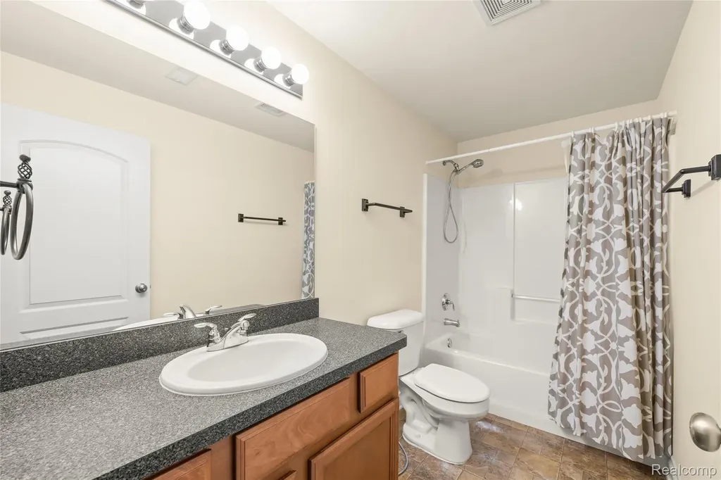 10182 Edgewood Drive Grand Blanc Charter Township MI 48439